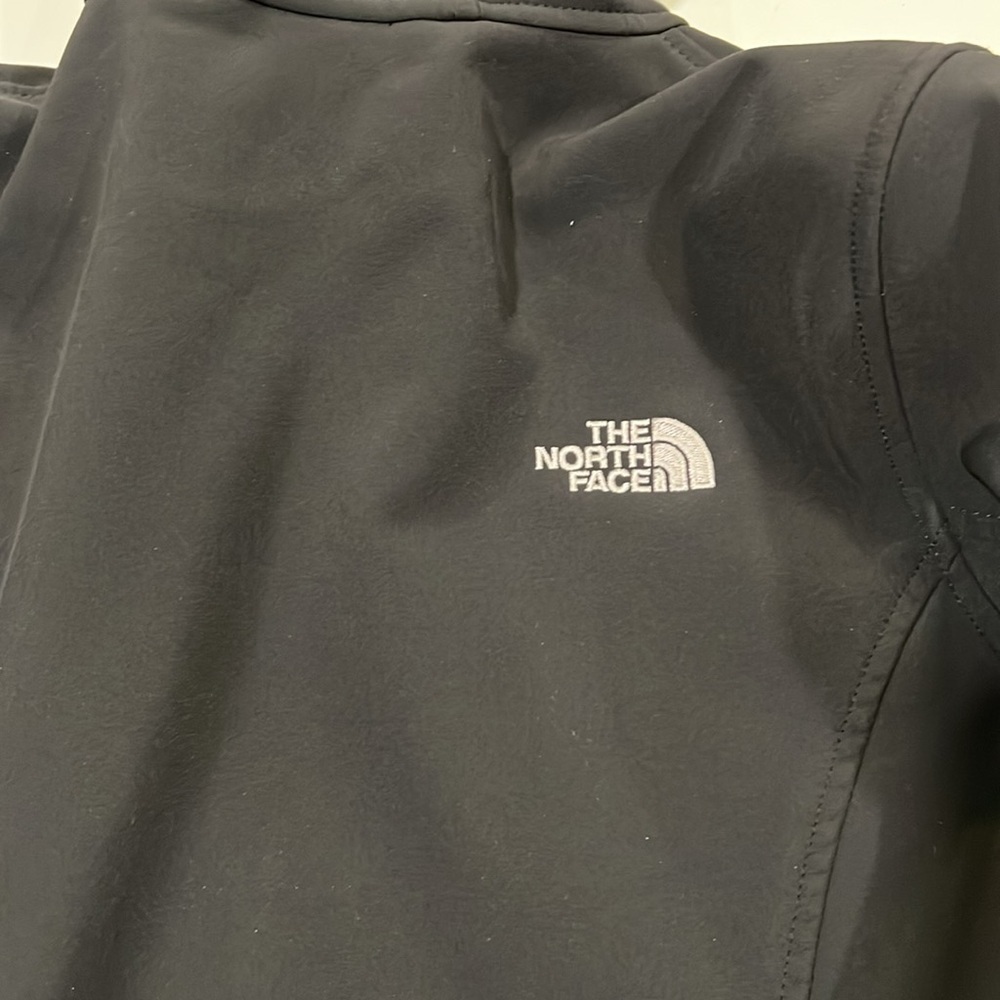 The North Face - small black hooded coat - Picture 10 of 12